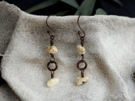 Natural Howlite and wood beaded bracelet on memory wire