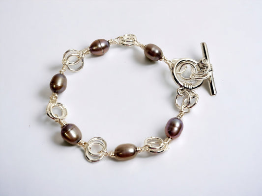 Peacock pearl bracelet, 5-6mm rice pearls, silver plated, toggle clasp