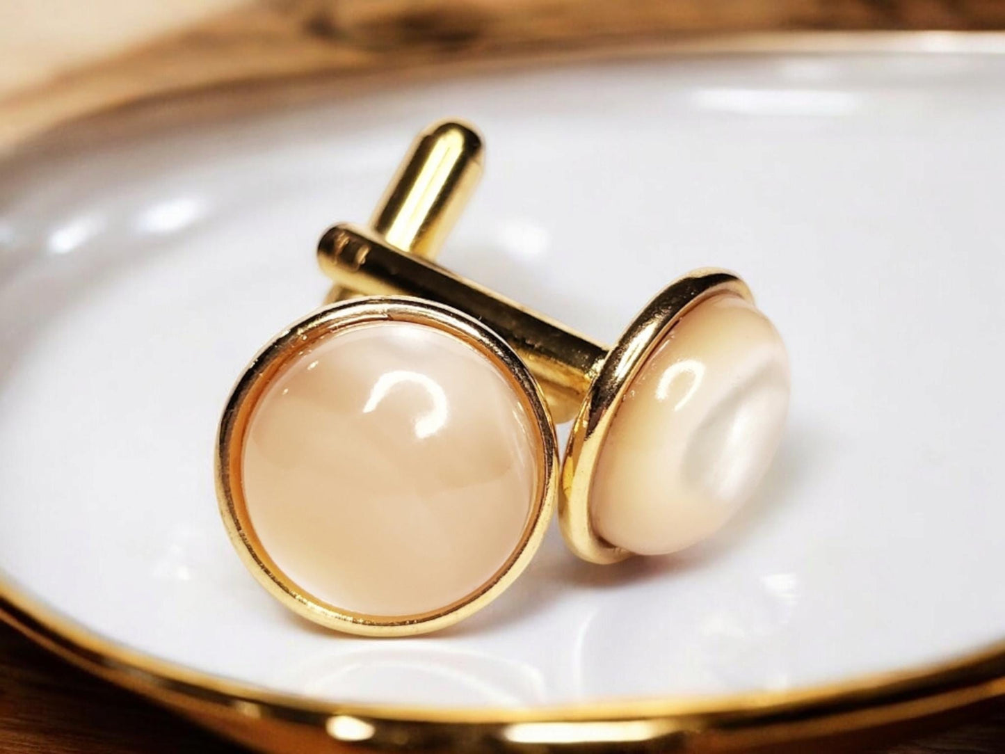 Gold Cuff Links, Mother of Pearl (natural)