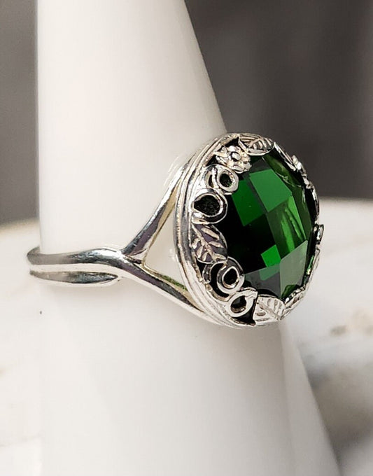 Columbian Emerald round 10.5 ct cabochon in sterling silver