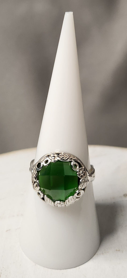 Columbian Emerald round 10.5 ct cabochon in sterling silver