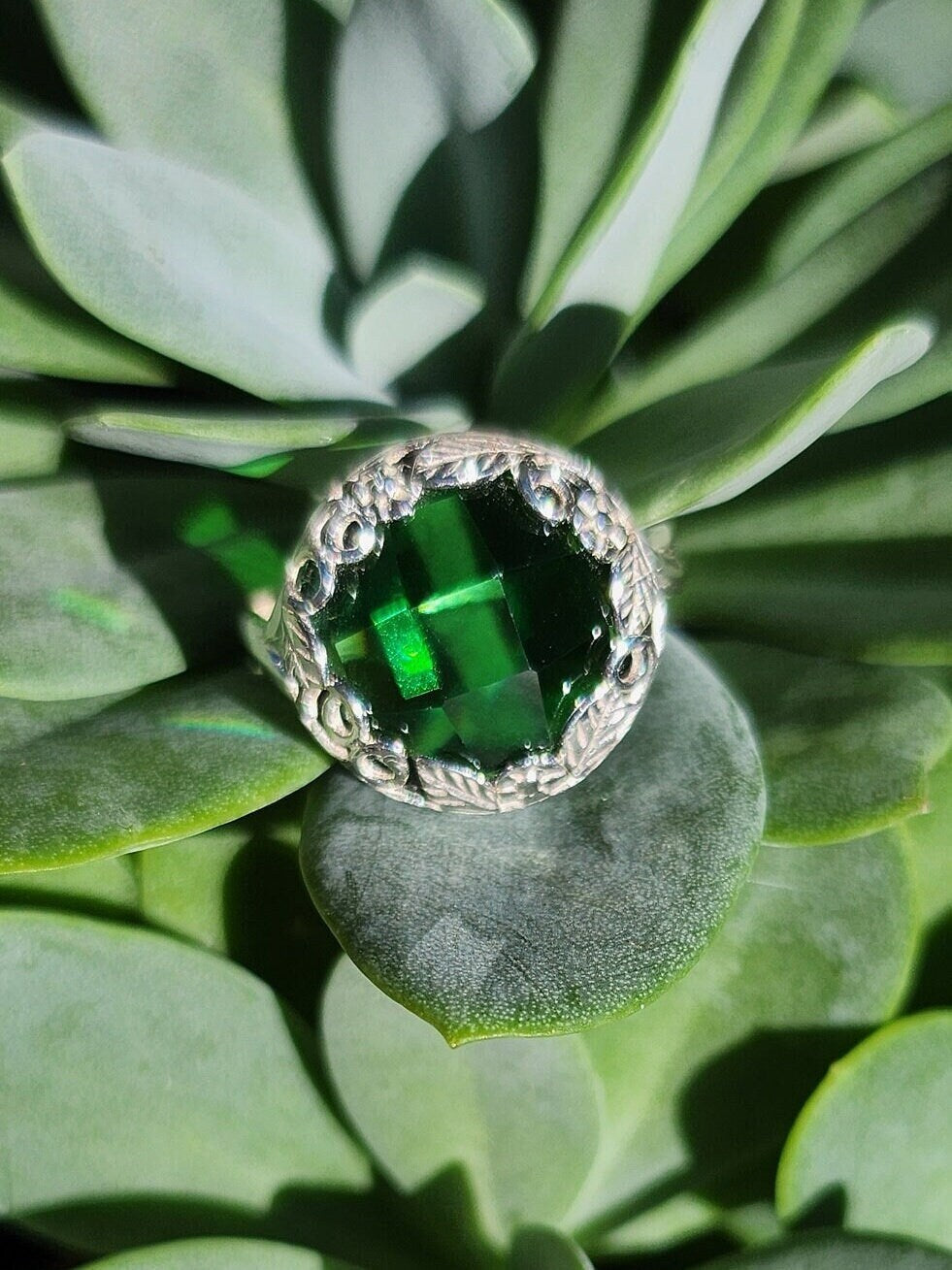 Columbian Emerald round 10.5 ct cabochon in sterling silver