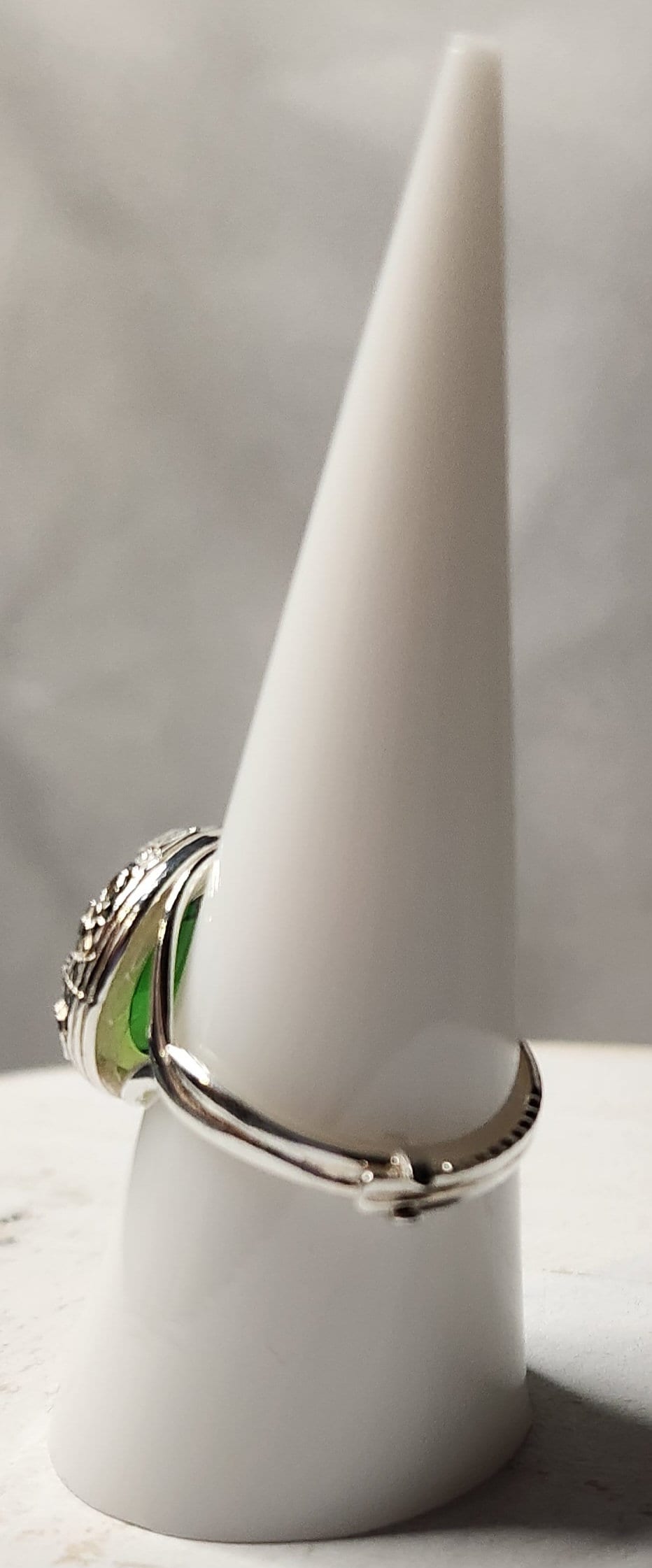 Columbian Emerald round 10.5 ct cabochon in sterling silver