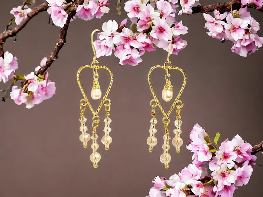 Cultured freashwater peach pearls set on Gold twisted heart chandelier earrings