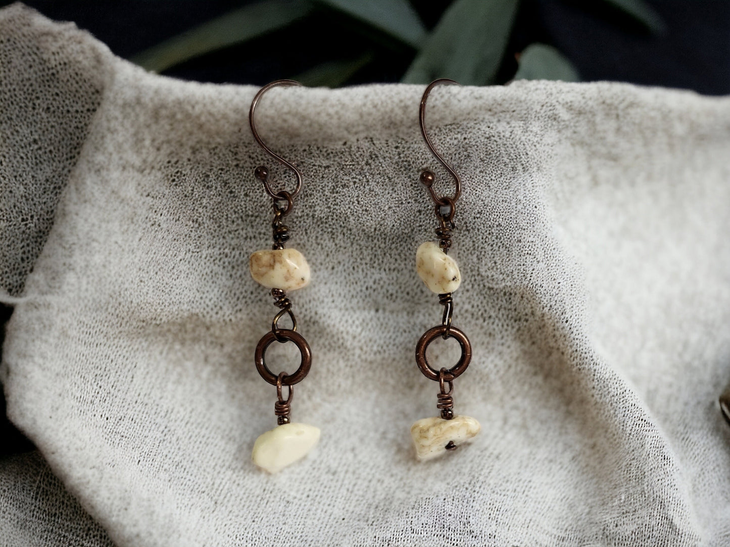 Natural Howlite and wood beaded bracelet on memory wire