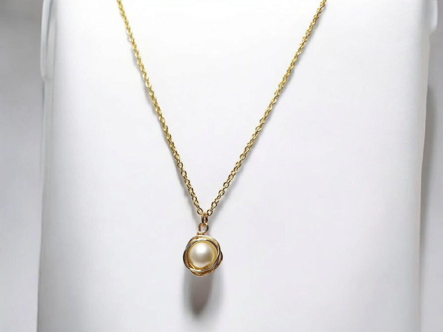 Gold "Nested" Pearl pendant 18inch chain