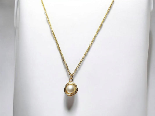 Gold "Nested" Pearl pendant 18inch chain