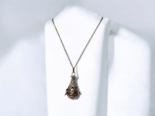 Vintage Style Filagree Heart Ballon Locket in Antiqued Bronze with a 20inch bronze curb chain