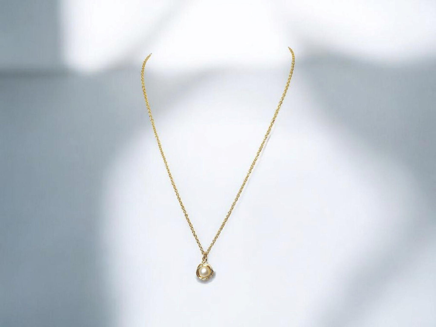 Gold "Nested" Pearl pendant 18inch chain