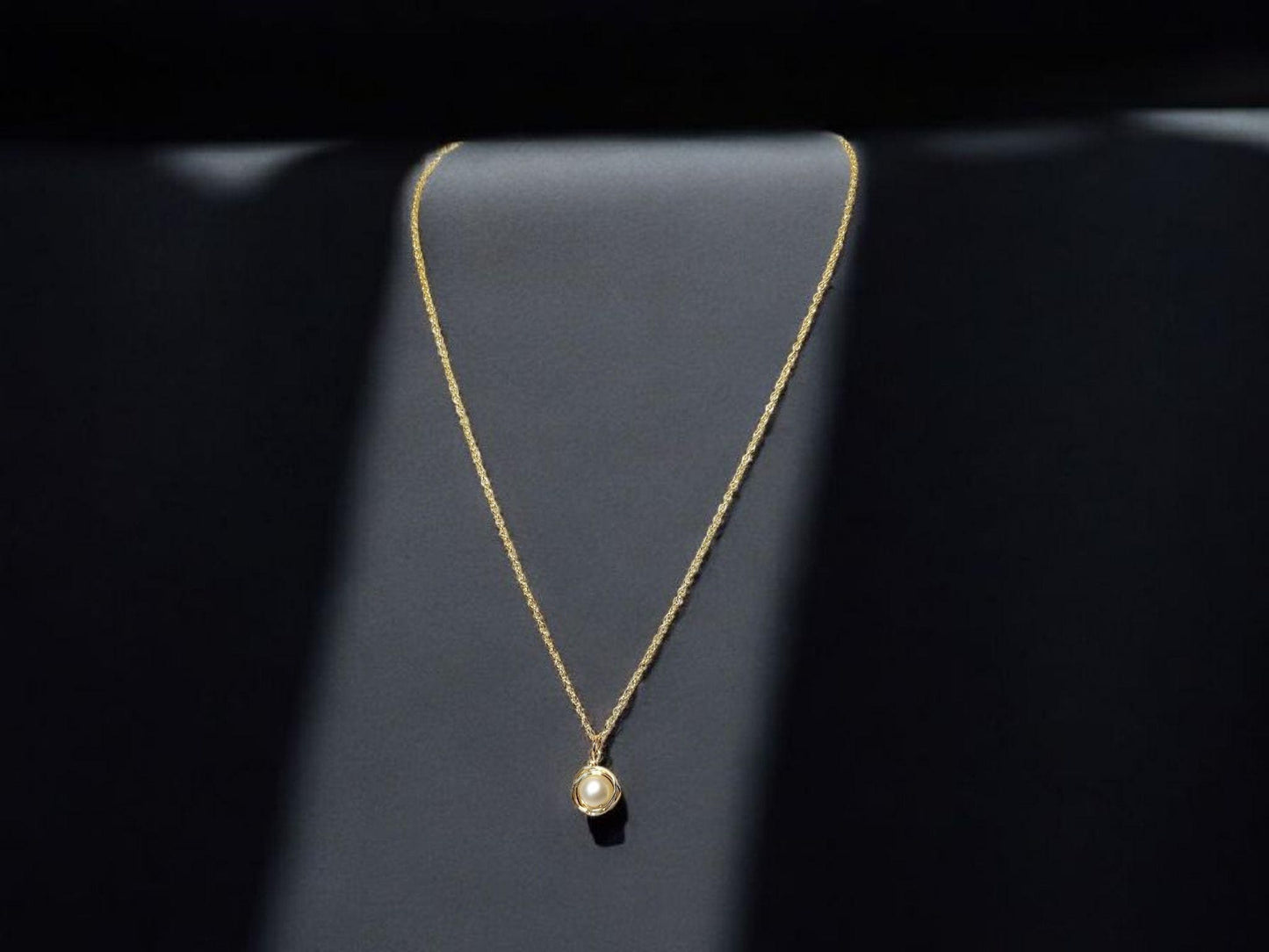 Gold "Nested" Pearl pendant 18inch chain