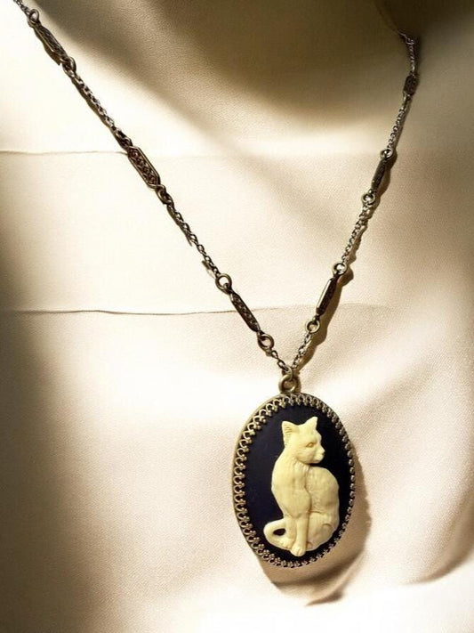 Vintage-Style Lucite Cat Cameo Pendant Necklace – Antique Bronze Oval Setting on 26" Filigree Chain