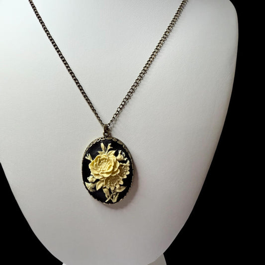 Vintage-Style Lucite Rose Cameo Pendant Necklace – Antique Bronze Oval Setting on 22" Chain with Extender