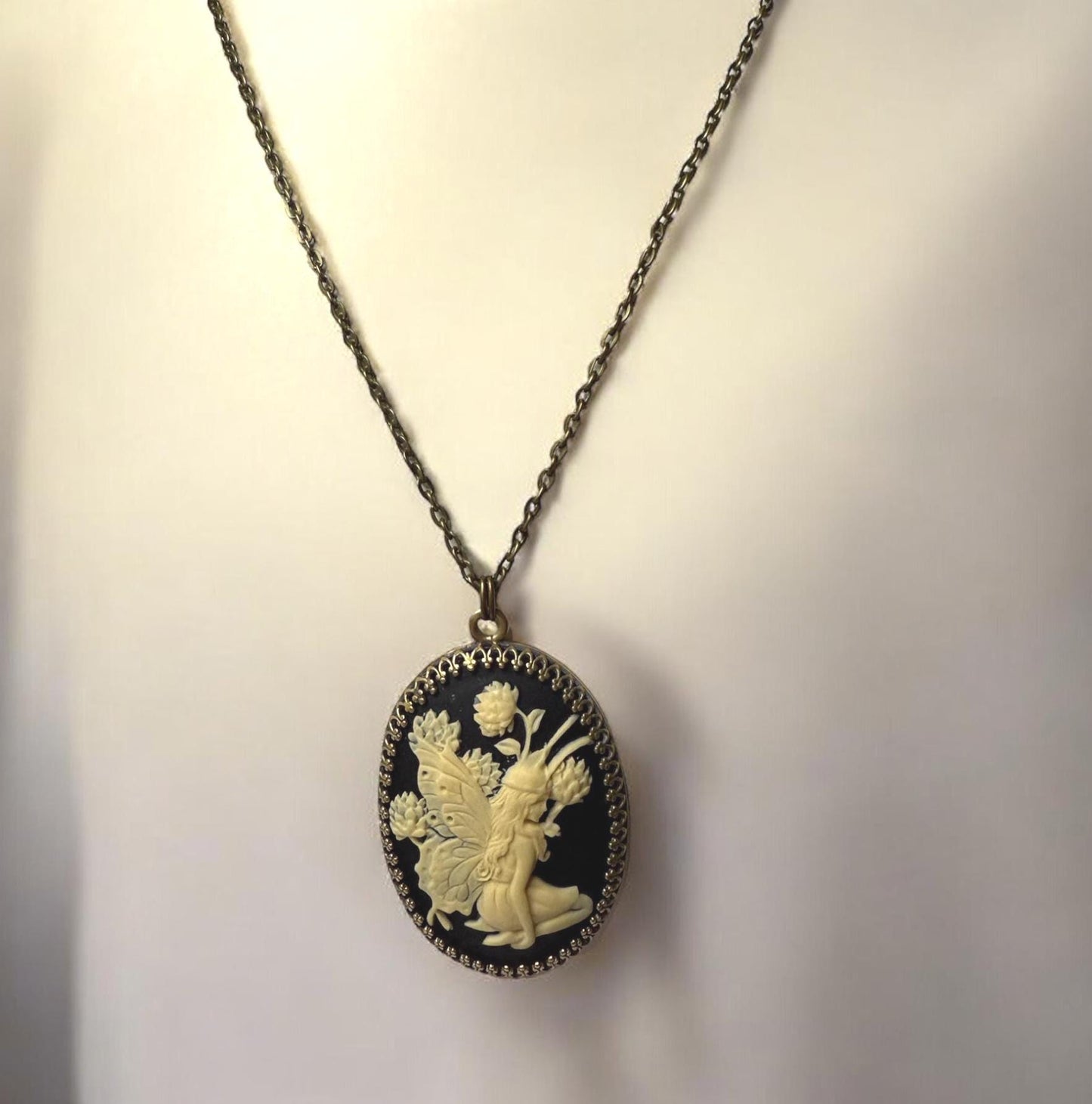 Vintage-Style Lucite Fairy Cameo Pendant Necklace – Antique Bronze Oval Setting on 22" Chain with Extender