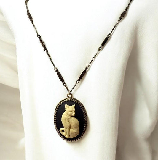 Vintage-Style Lucite Cat Cameo Pendant Necklace – Antique Bronze Oval Setting on 26" Filigree Chain