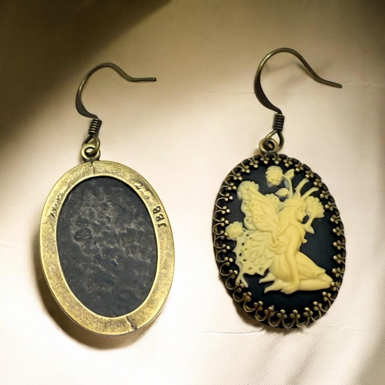 Fairy Lucite Cabochon in Ivory and Black set in antique bronze bezel setting