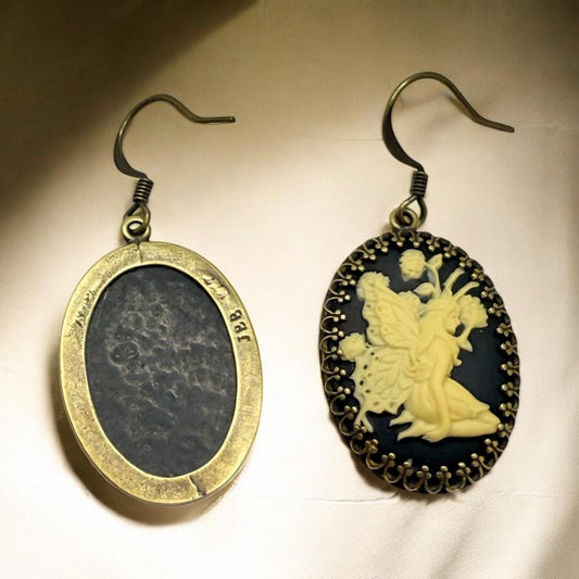 Fairy Lucite Cabochon in Ivory and Black set in antique bronze bezel setting