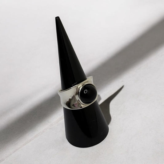 Sterling Silver Concave with Black High Dome Onyx Cabochon 10mm SZ7