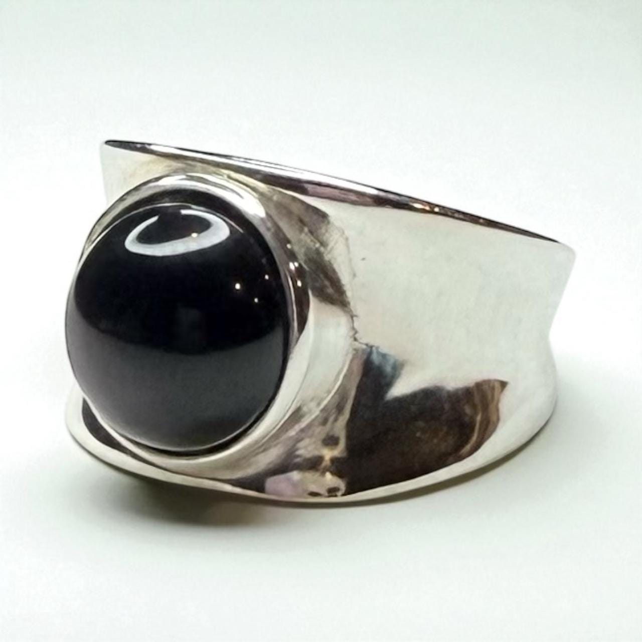 Sterling Silver Concave with Black High Dome Onyx Cabochon 10mm SZ7