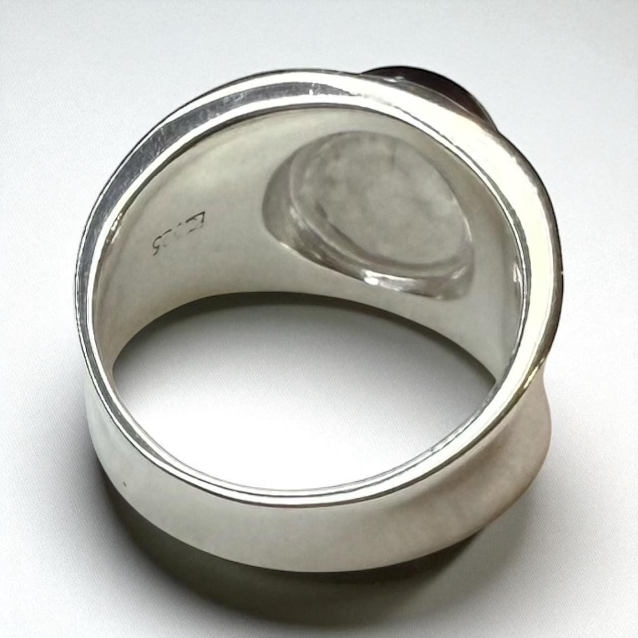 Sterling Silver Concave with Black High Dome Onyx Cabochon 10mm SZ7